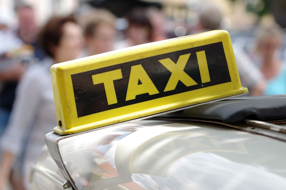 Taxioorlog voor hogere fooi tijdens carnaval