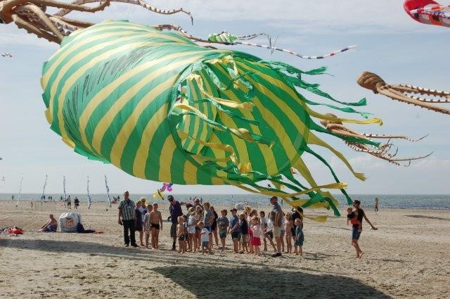 Groots Vliegerfestival in Renesse tijdens Pinksteren