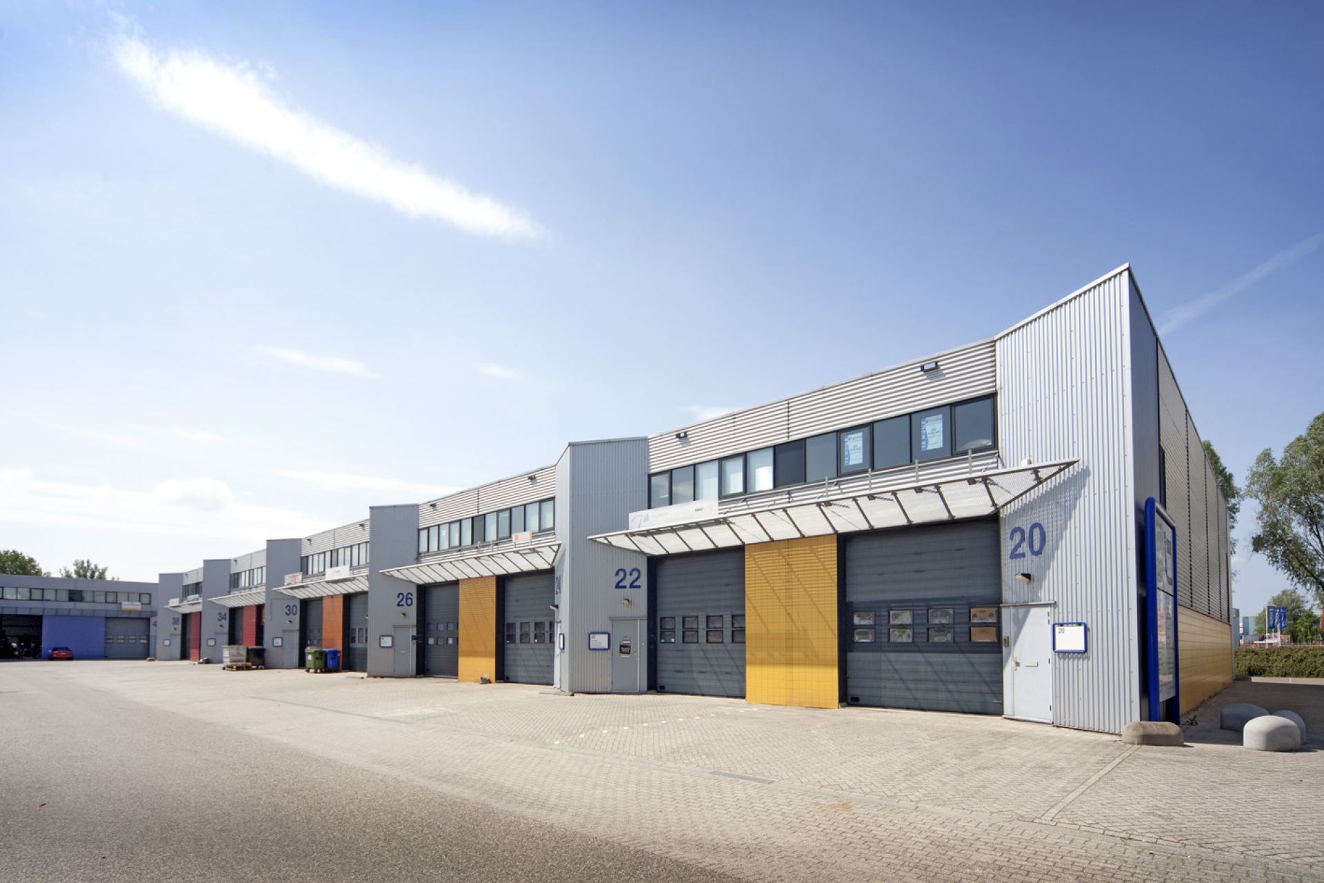 Bedrijfsruimtes met kantoor op duurzaam bedrijfsterrein Halfweg II Spijkenisse beschikbaar