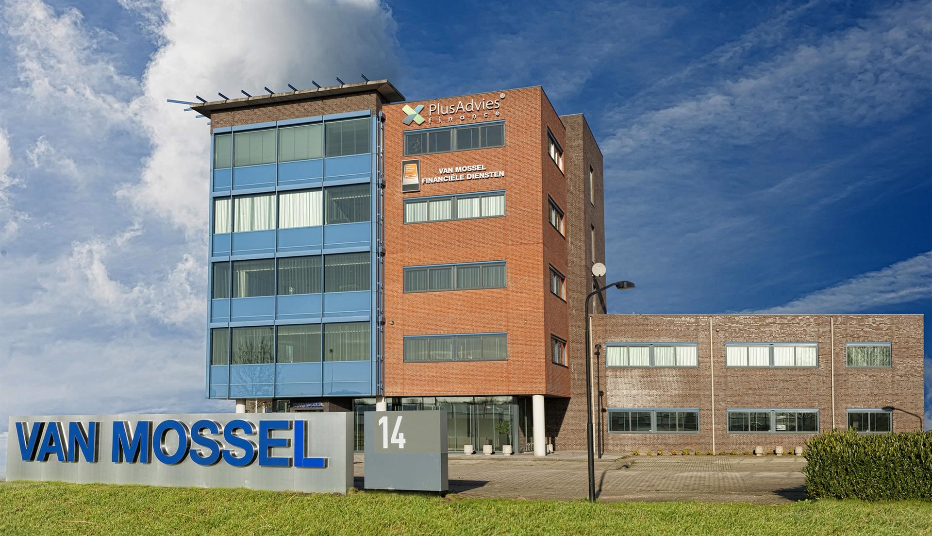 Van Mossel neemt de Opel en Ford dealerbedrijven, leasegroep ZuidWest Lease en de schadetak over van mobiliteitsgroep Automotions
