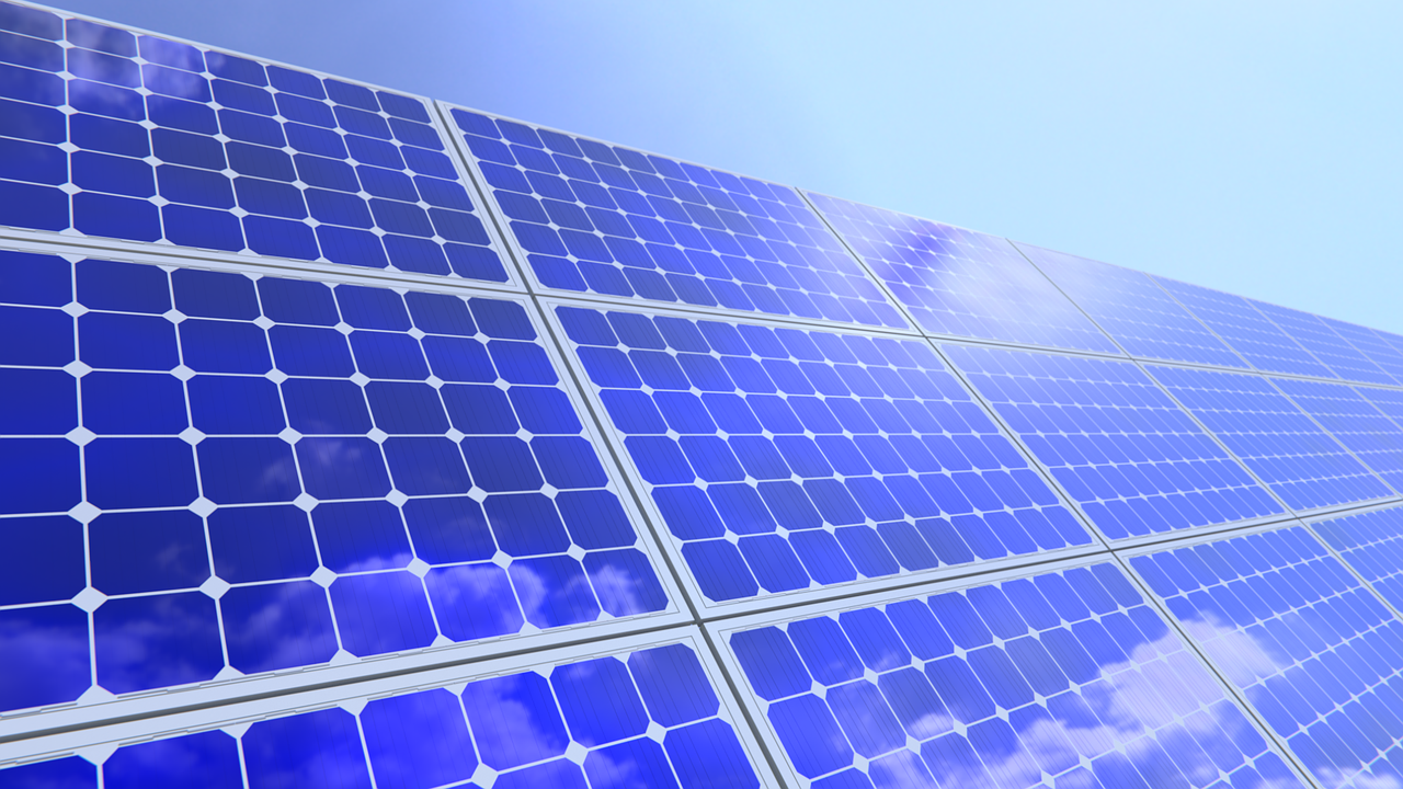 ProRail onderzoekt met partners zonne-energie op geluidsschermen